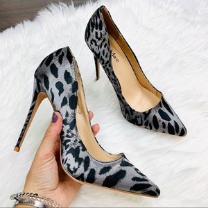 Animal print pump
